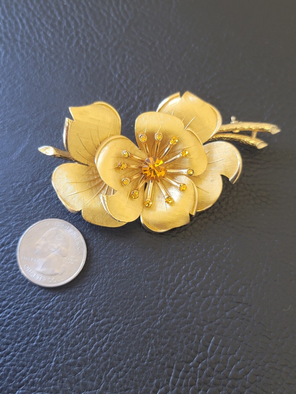 Vintage - Large Floral Gold Brooch With Rhinestone- Estate - Picture 3 of 4
